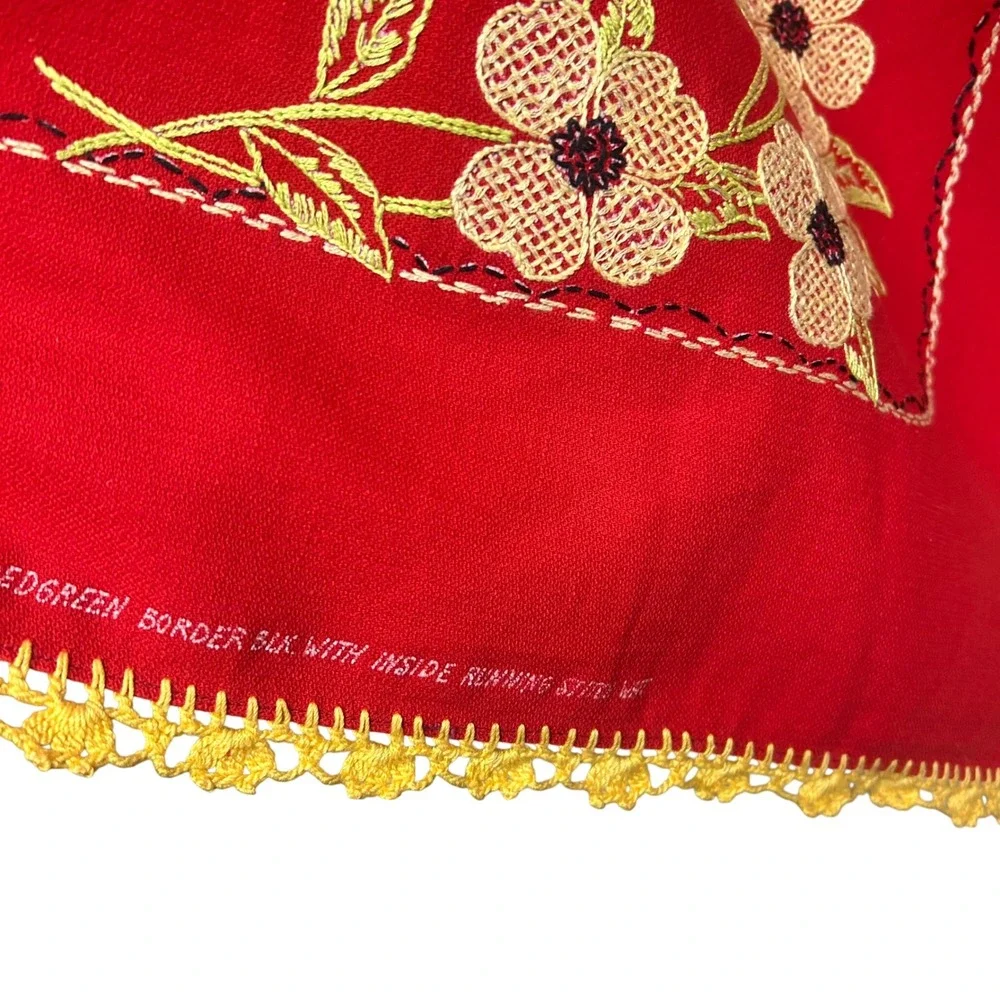 Betsy Ross Tablecloth Vintage MCM Postwar 1940s/50s 39x52 Dogwood Cottagecore